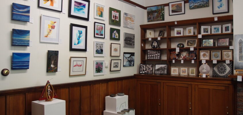 Hundreds of works in the Mini Gallery
