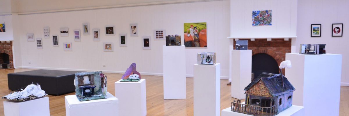 Y te aratai sculptures